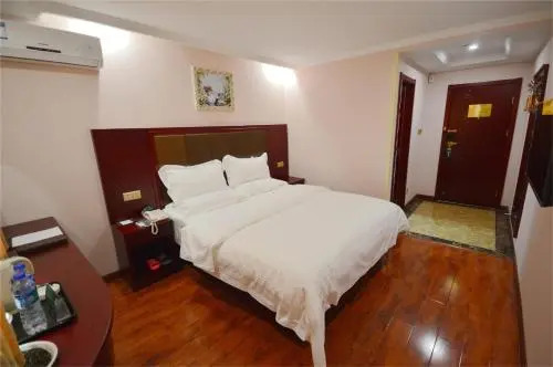GreenTree Inn Anhui Fuyang Yingzhou district Positive base capital Business Hotel