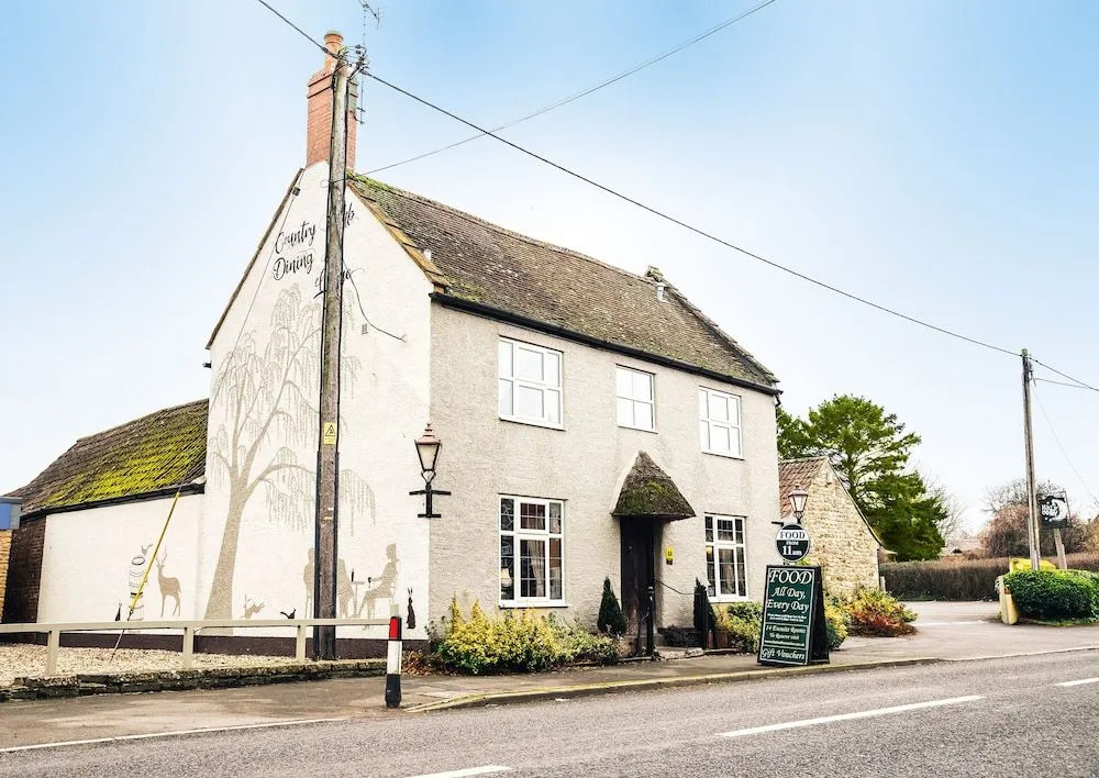 The Half Moon Inn and Country lodge