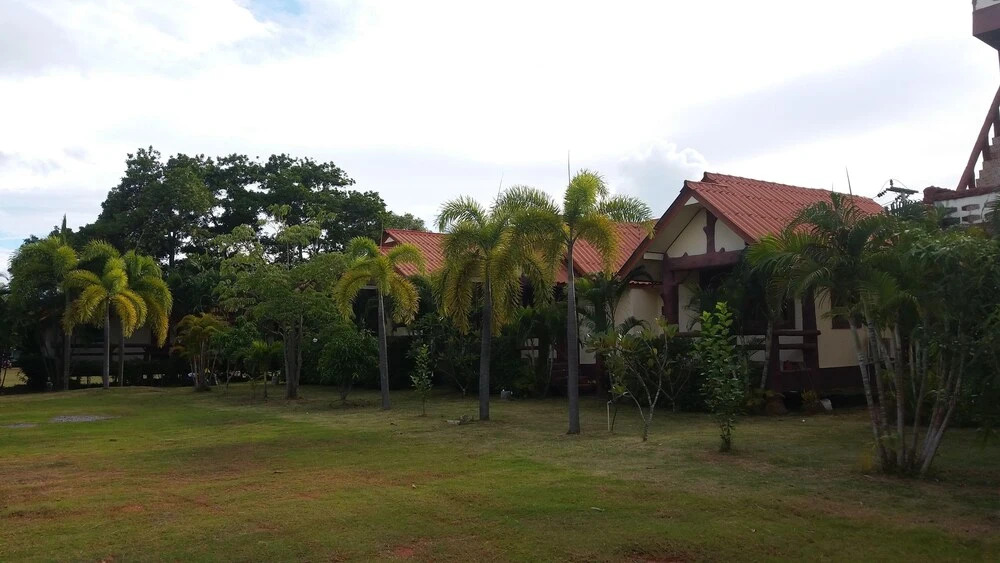 Lanta School Beach Resort