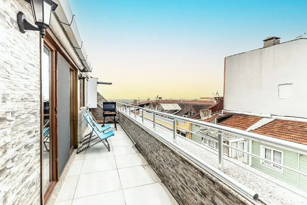 Central and Cozy Flat with Terrace in Sisli