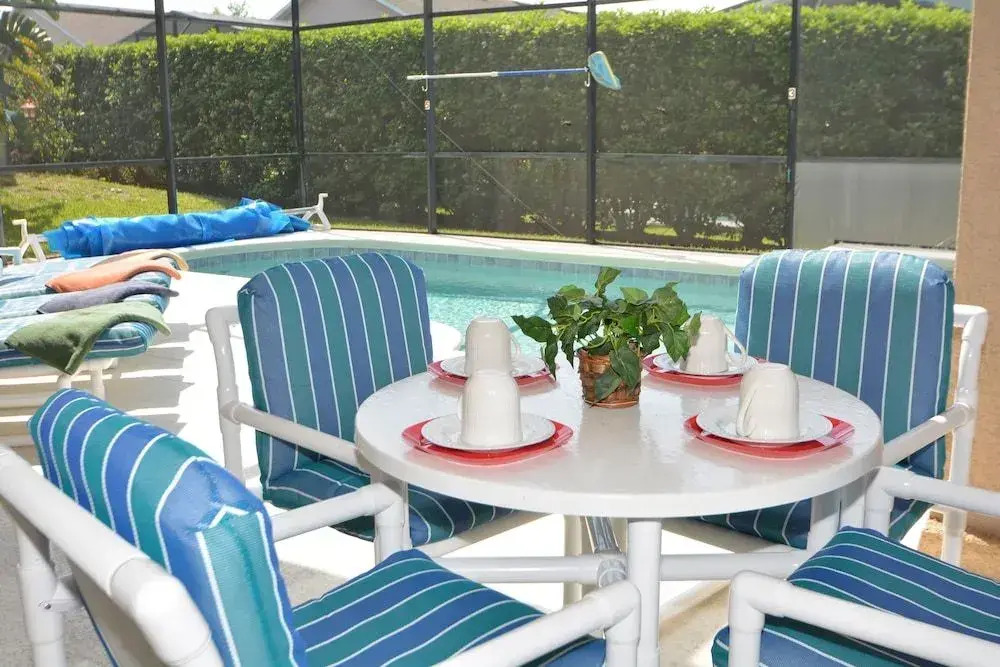 345 Woodward Place 4 Br villa by RedAwning