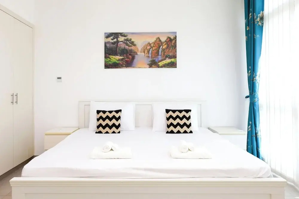 Luxury 4B and maid's with private garden