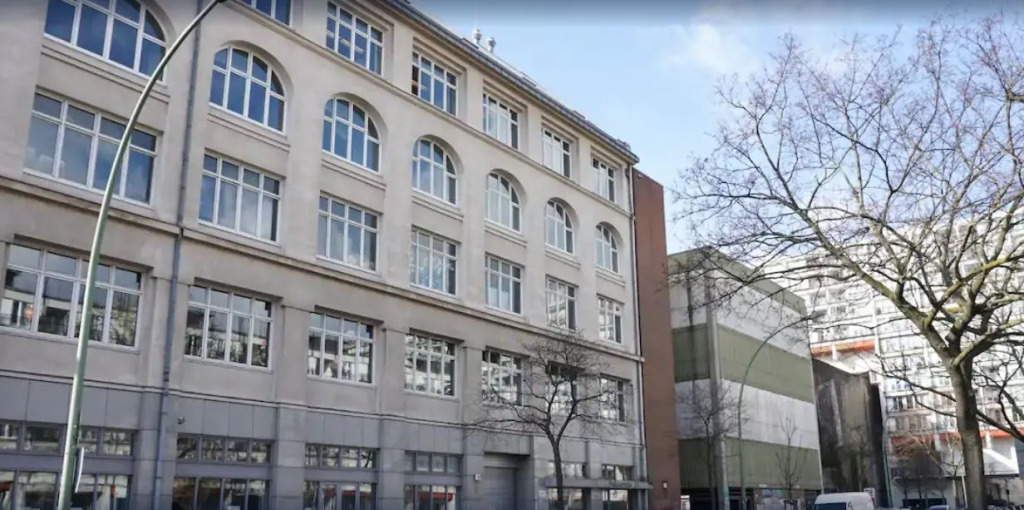 Design Hostel P182