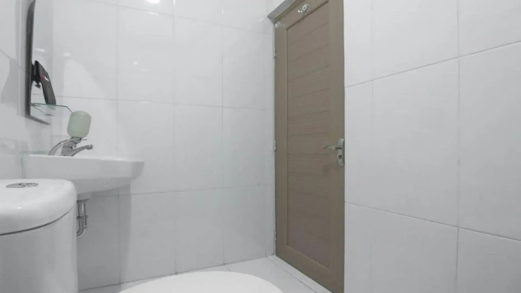 RedDoorz near ITC Mangga Dua