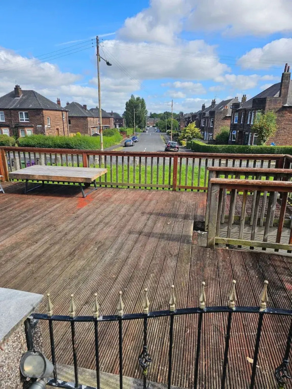 Nice House in a Quite Neighbourhood Close to Parks and a Short Drive to Town
