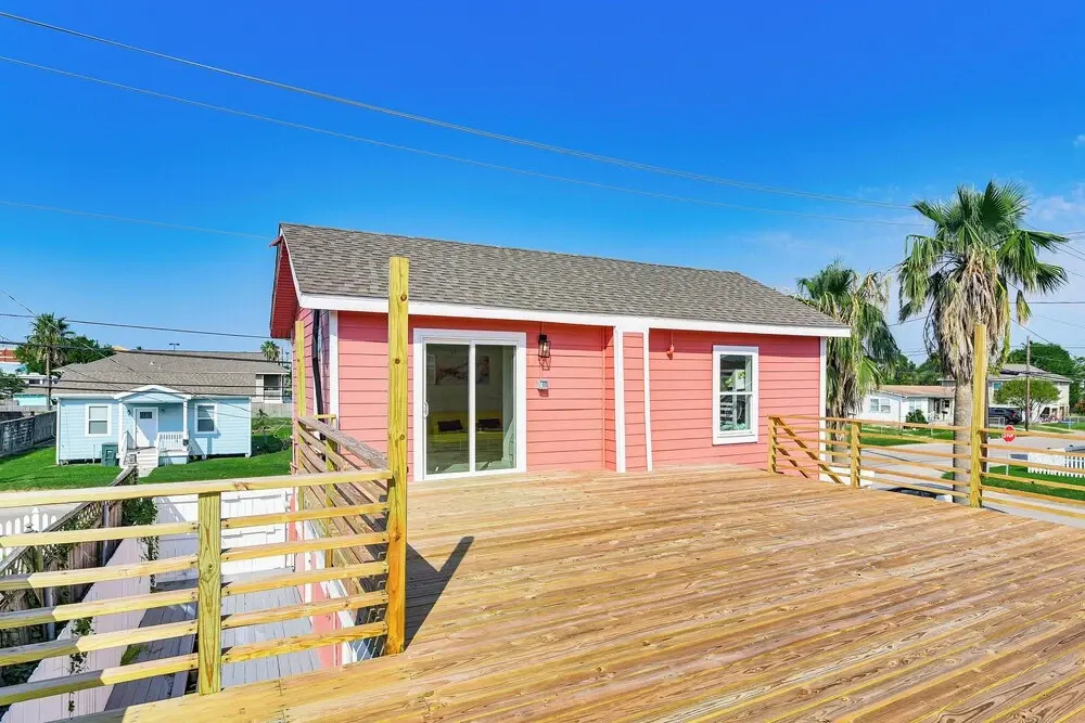 Pet-friendly Galveston Retreat < 1 Mi to Beaches!