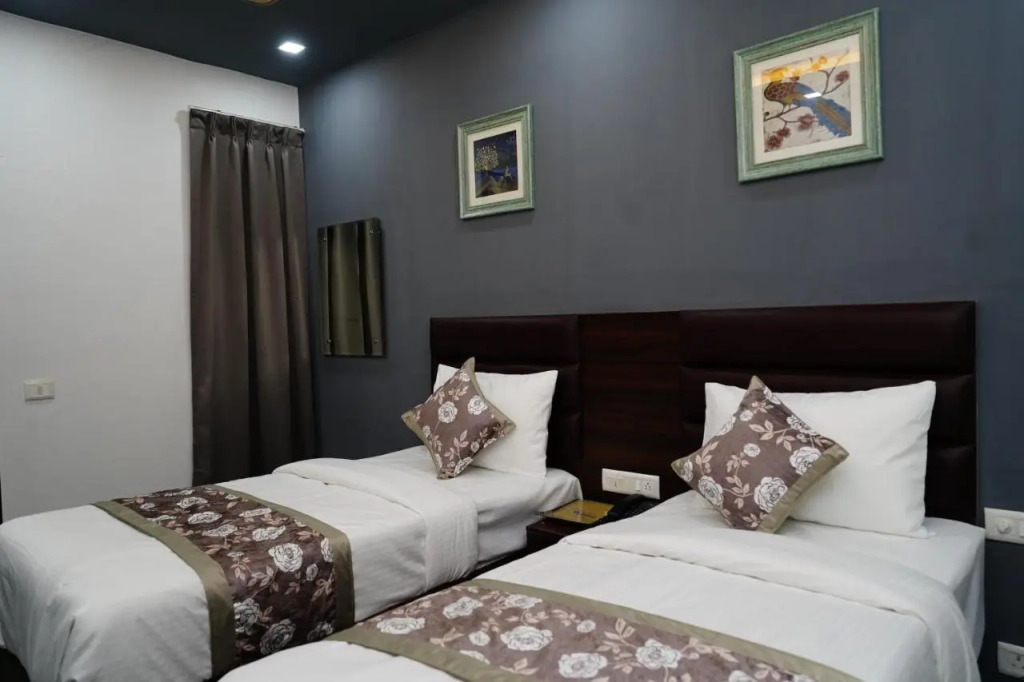 Posh Garden Inn Artemis Hospital Road Gurgaon