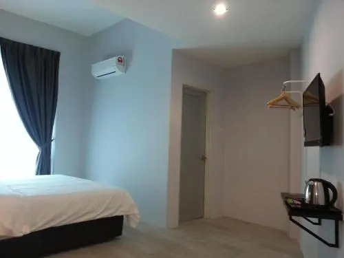 L Hotel