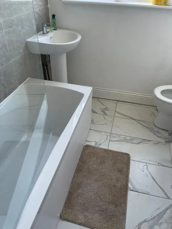 4 Beds Sleeps 15 near Lcy Airport & ExCel London