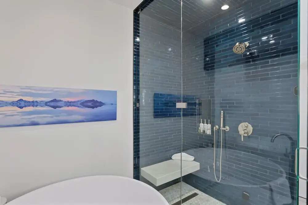 Stag Lodge 3BR Views, Hot Tub, Ski Access Condo