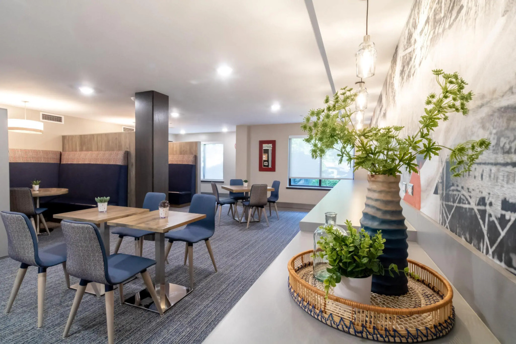 Oxford Suites Portland - Jantzen Beach