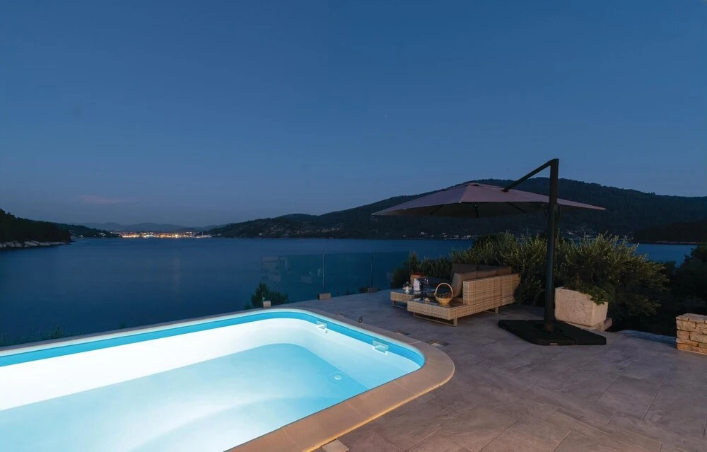 Beach Front Home In Mikulina Luka