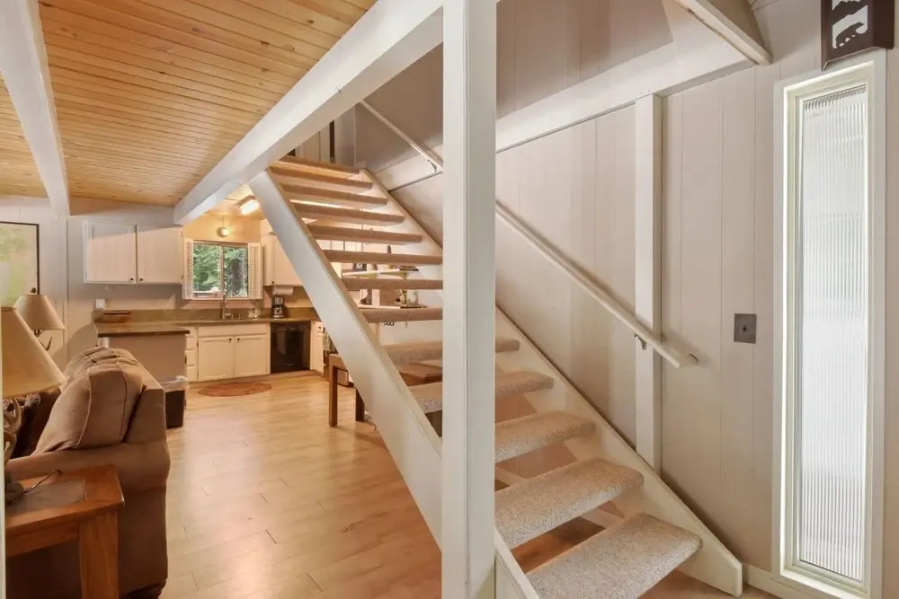 Roycraft Dog Friendly Cabin by RedAwning