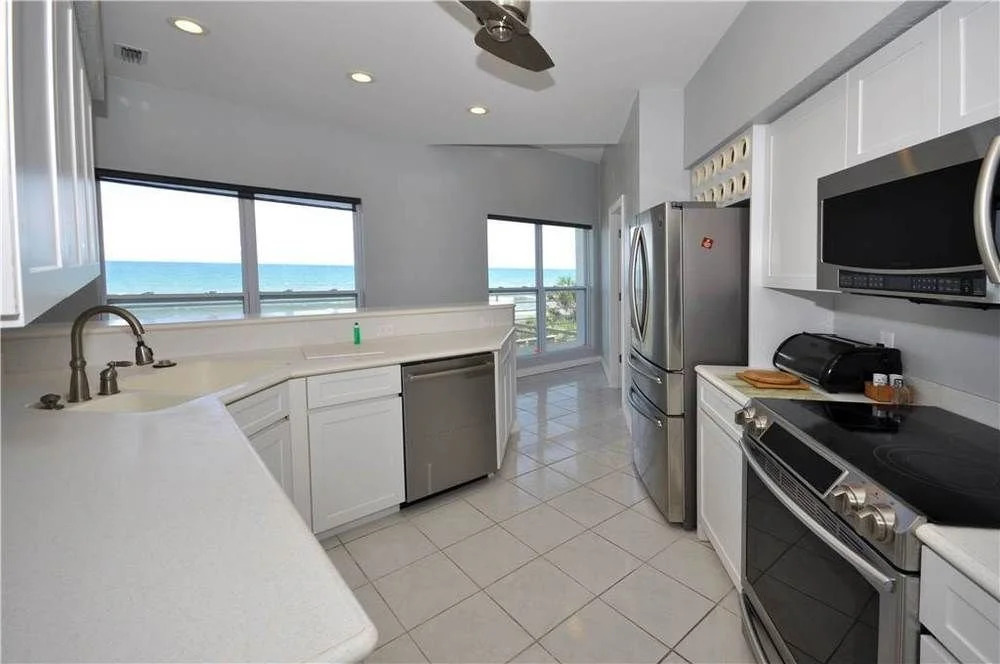 Flagler Seascape 4 Br home by RedAwning