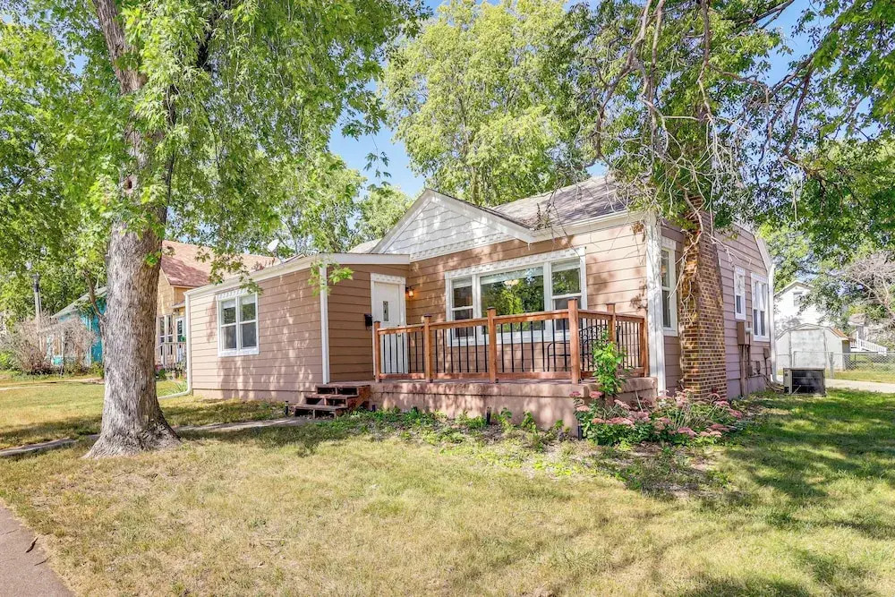 Half-mi to Dtwn Yankton & River: Charming Home!