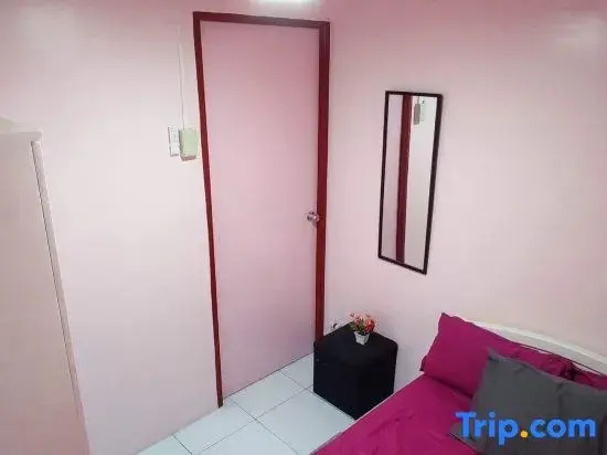 "Budget - No Frills" One Bedroom Condo near Manila Airport With Kitchen. Ideal for transient. 10K