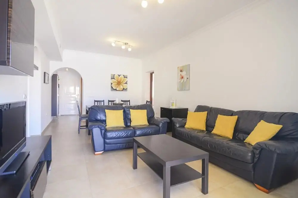 Bungalow - 4 Bedrooms with Pool and WiFi - 104998