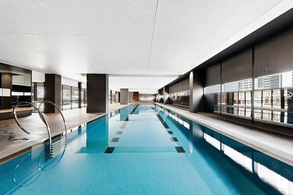 Stylish & Modern 2BR Apt Near Victoria Market