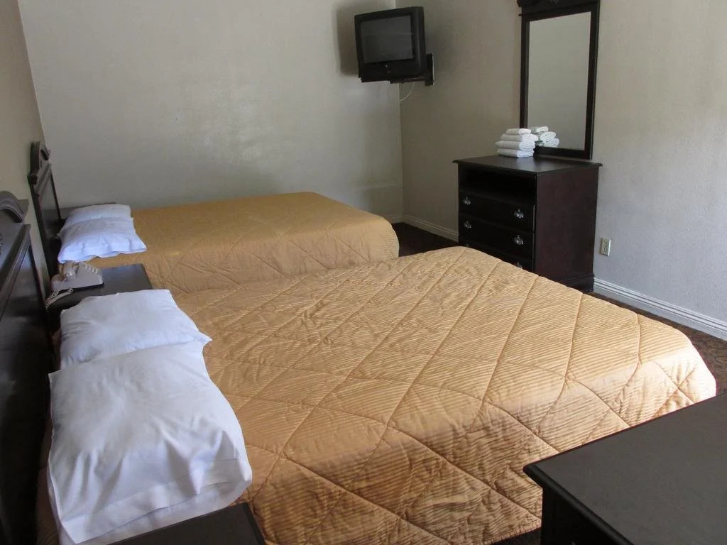 Oak Tree Inn Motel