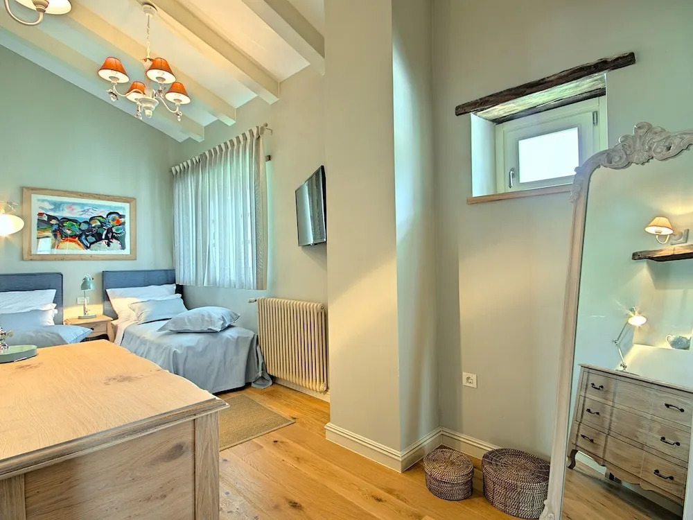 Spacious Villa in Ladici With Artistc Interiors and Pool