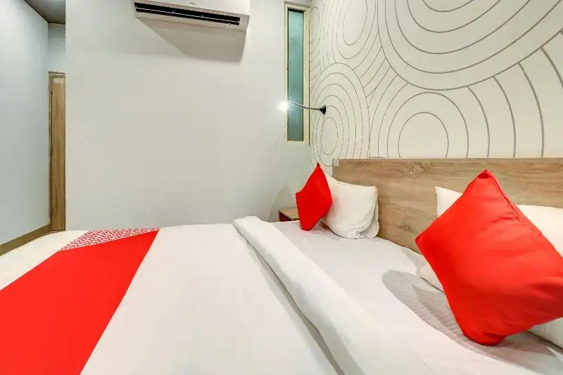 OYO 79898 Grand Hotel
