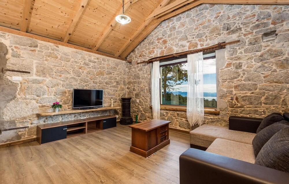 Nice Home in Veprinac with Outdoor Swimming Pool, Hot Tub & 5 Bedrooms