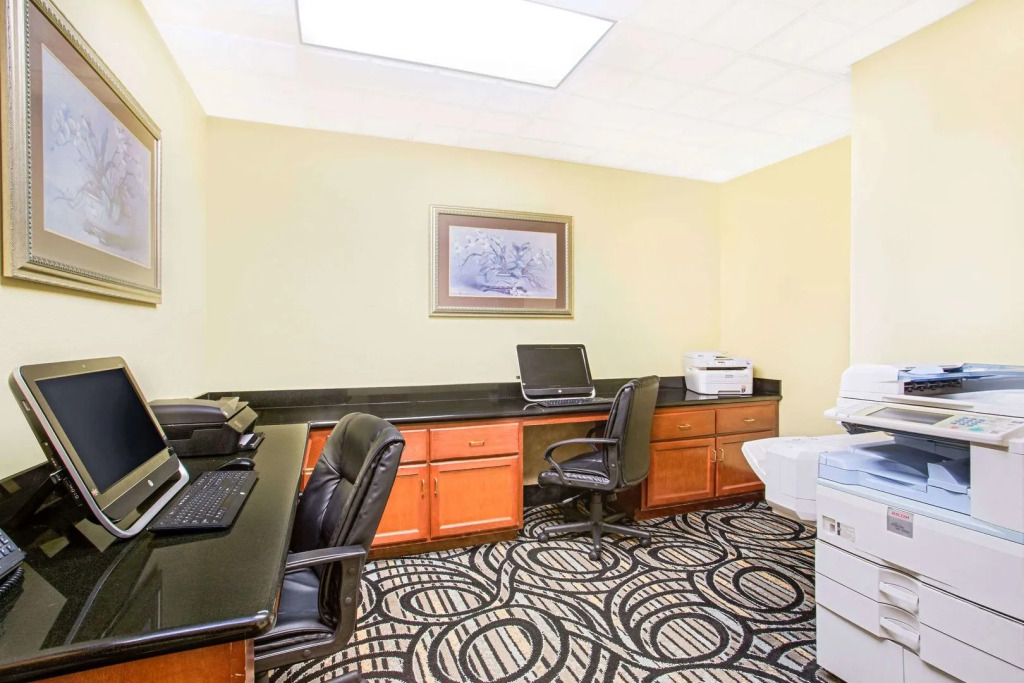 Holiday Inn Express & Suites - Mobile - I-65 by IHG