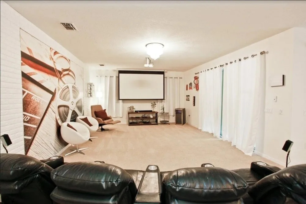 241 Las Fuentes Drive 6 Bedroom Home by Redawning
