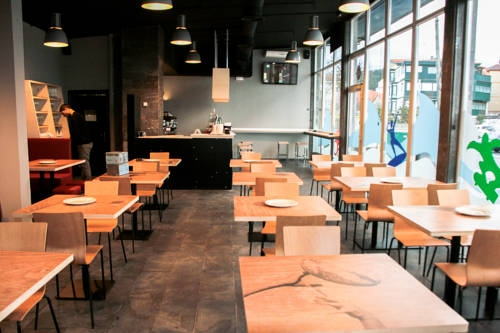 Mundaka Hostel & Sport Cafe