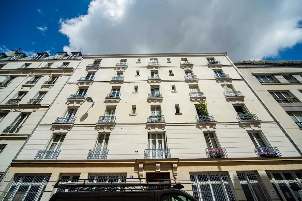 Luxe Apartment Near Père Lachaise Cemetery
