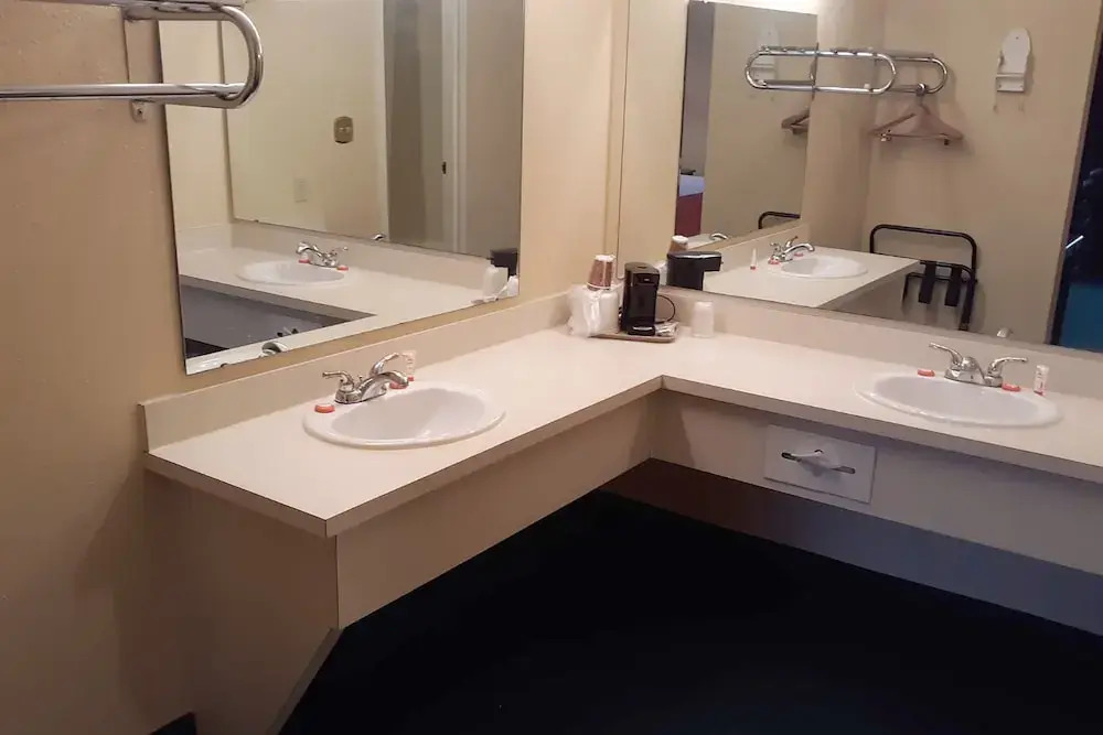 Super Value Inn