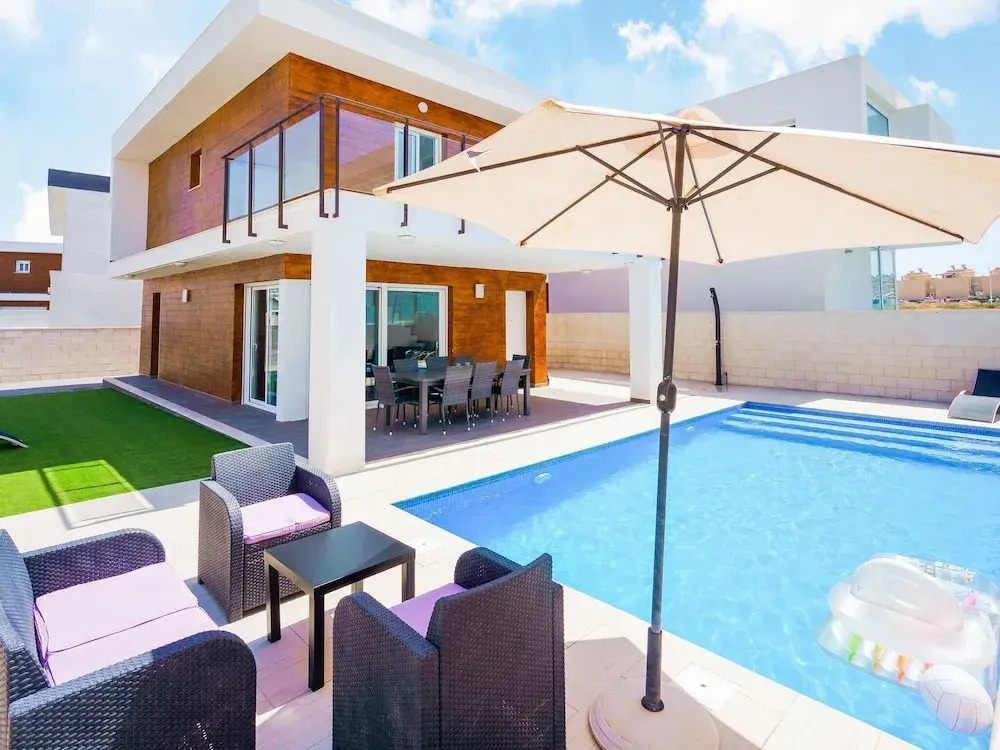 Sunny Villa With Private Pool