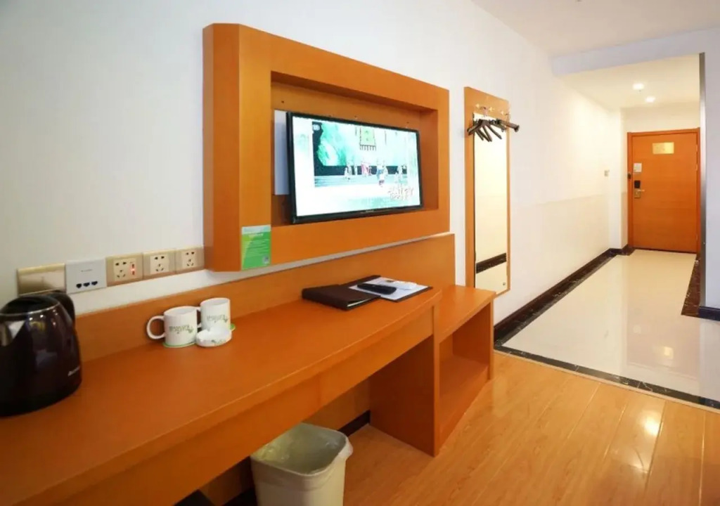 Shell Hotel (Shanghai Pudong Airport Yuandong Avenue Metro)