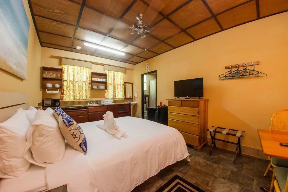 Hummingbird Suites Efficiency Studio