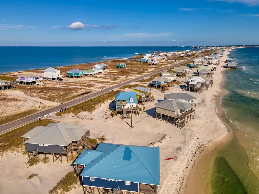 Shore Beats Work - 104 Surf Ct 4 Bedroom Home by RedAwning