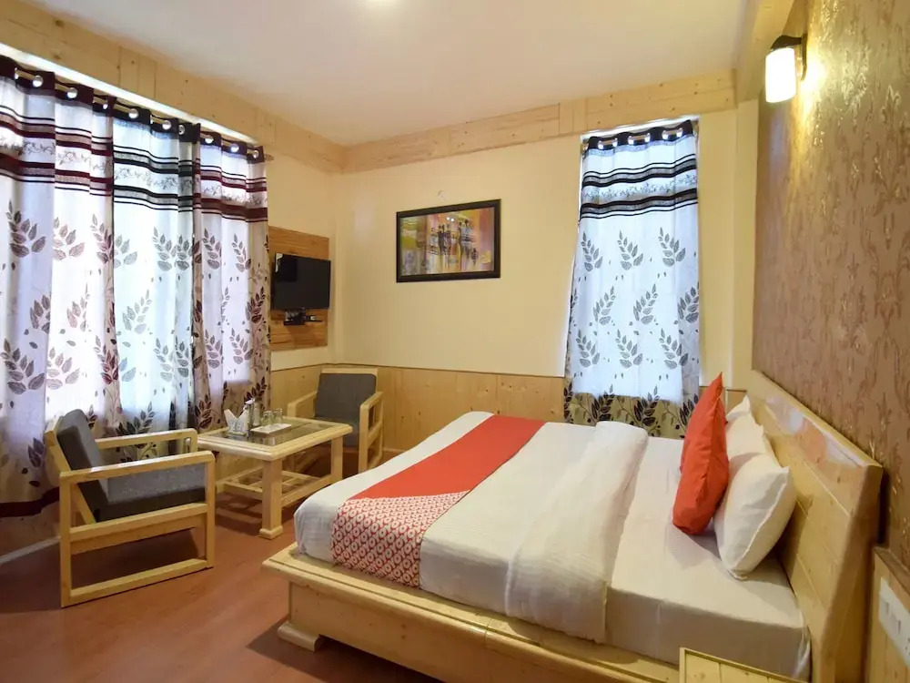 OYO 12275 Crown Hospitality