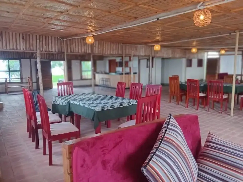 ngirisi hill silverback  lodge-bwindi