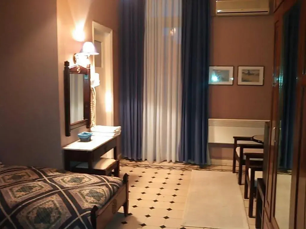 Tinion Hotel