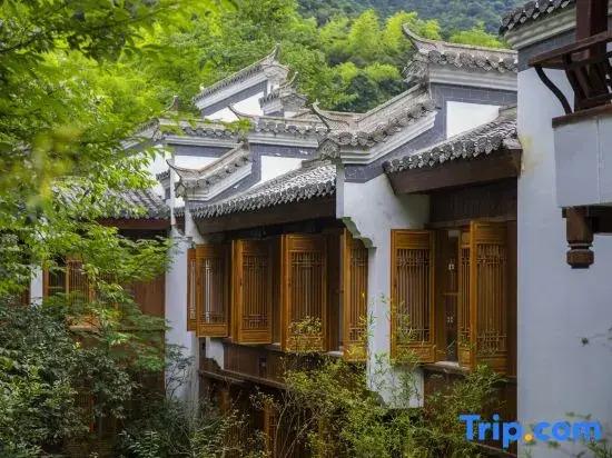 Xiangyuan Yungu Holiday Hotel