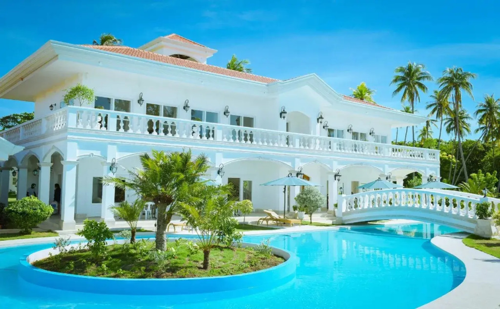 Casa Blanca by The Sea