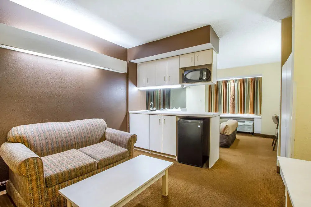 Econo Lodge Tillmans Corner