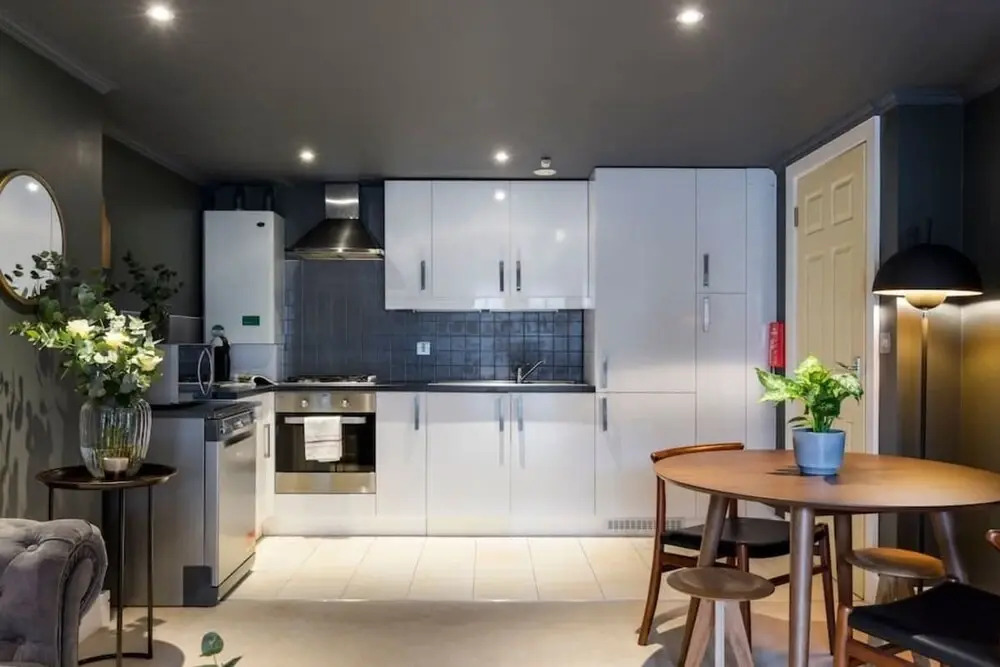 Amazing Designer 2 bed in Barons Court/west Ken