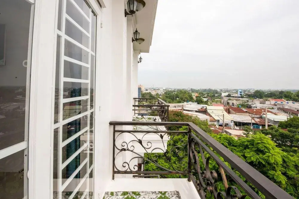 OYO 471 White 1 Hotel