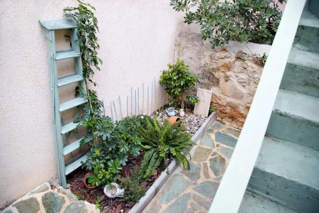 Aroura Homes Garden House 2BR 2BA Free Parking