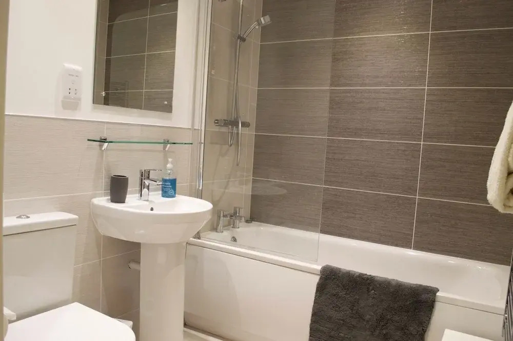 Central 2 Bedroom Apartment With Free Parking
