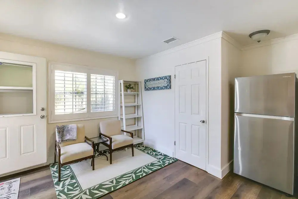 Westminster Escape Near Beaches & Shopping!