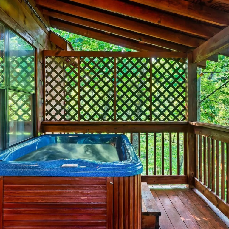 Pigeon Forge Mins I Gatlinburg I Hot tub I Firepit