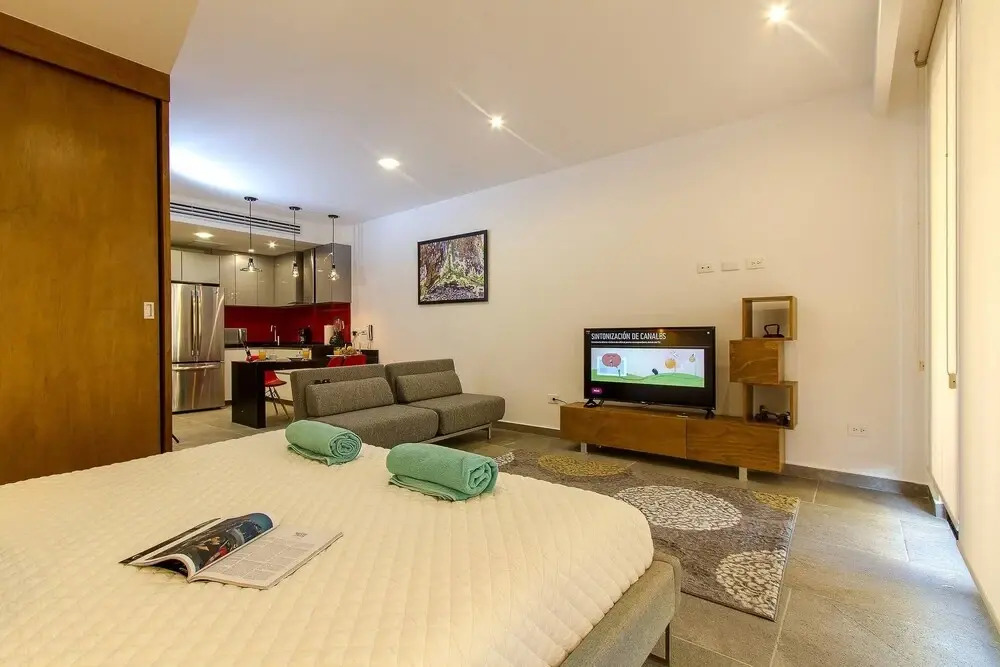 Bright Studio on 5th Avenue with a Rooftop Pool which has Ocean View!