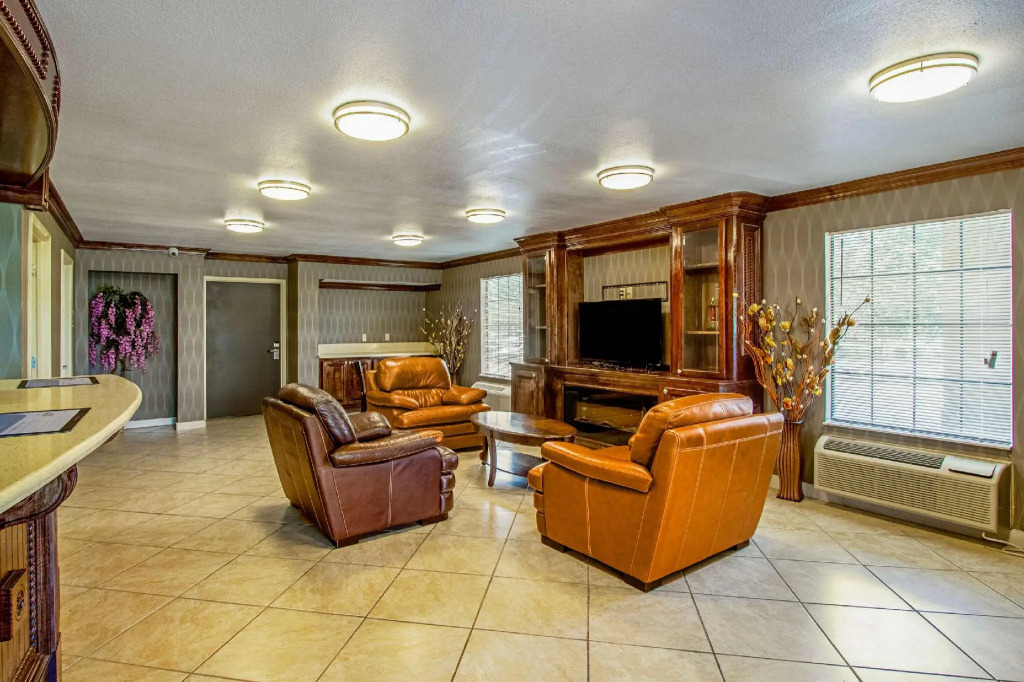 Super 8 by Wyndham Jackson MS Near the Fairgrounds