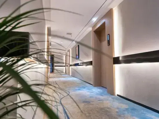 Yangjiang Gangwan Holiday Hotel